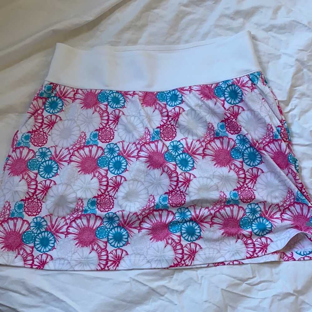 Puma golf skort size xl-pink blue and white. NWT
